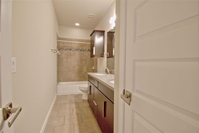 504 Hummingbird LN A, Austin, TX 78734