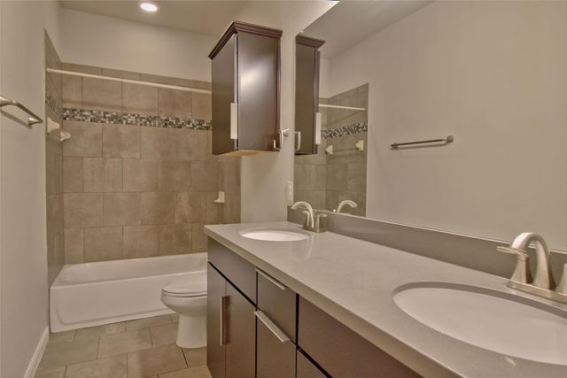 504 Hummingbird LN A, Austin, TX 78734