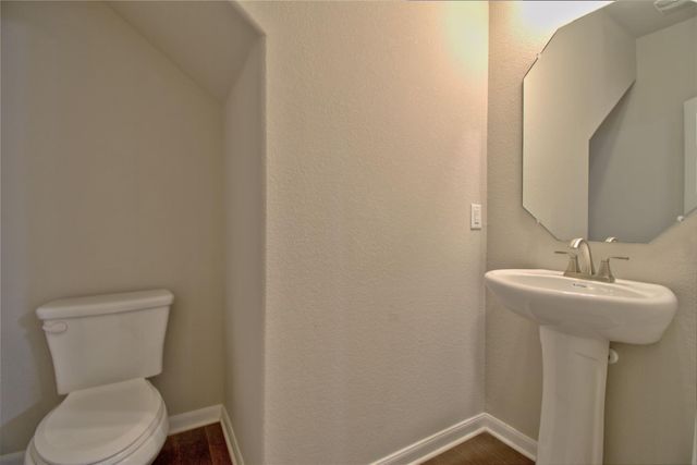 504 Hummingbird LN A, Austin, TX 78734