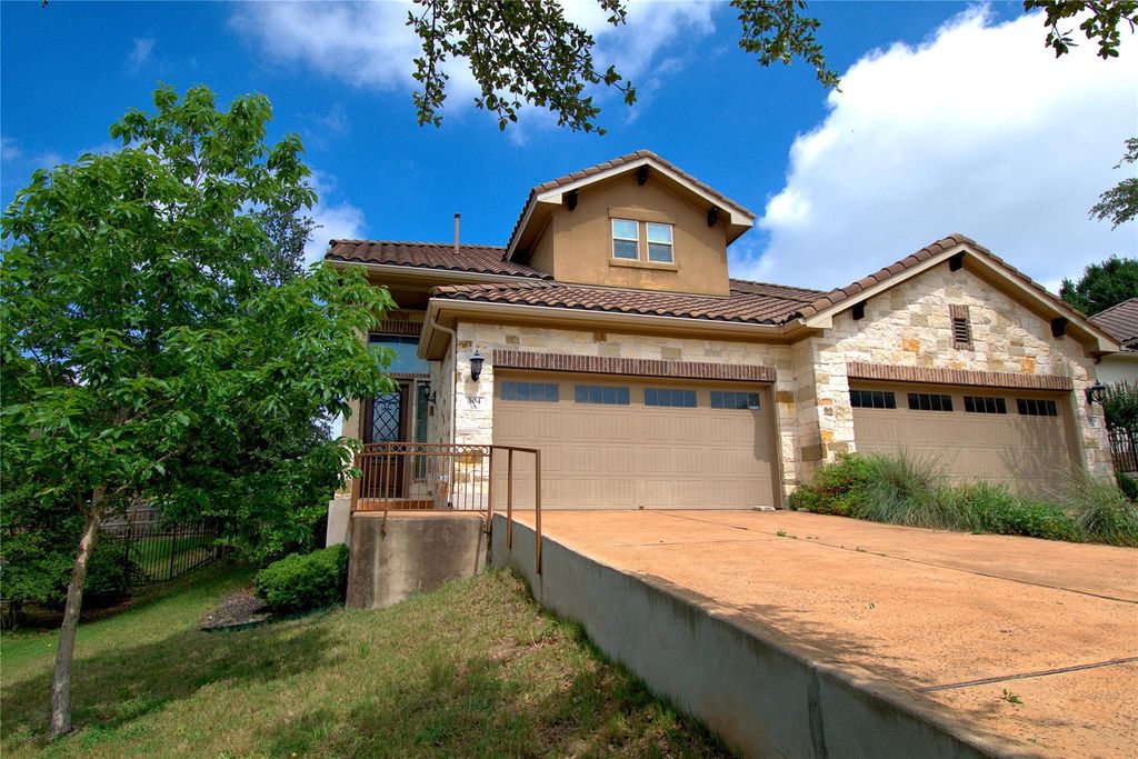 504 Hummingbird LN A, Austin, TX 78734
