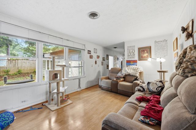 170 Northwestern Ave, Oak Ridge, TN 37830