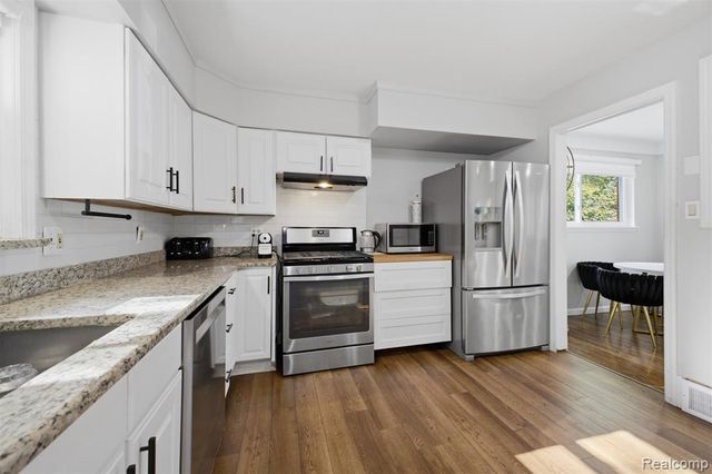8439 Centralia Street, Dearborn Heights, MI 48127
