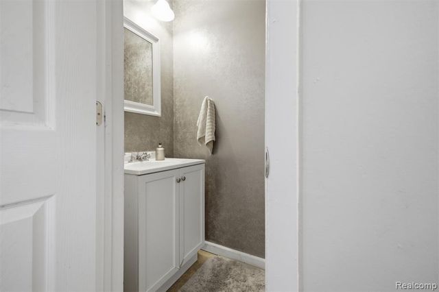 8439 Centralia Street, Dearborn Heights, MI 48127