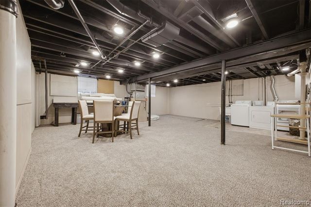 8439 Centralia Street, Dearborn Heights, MI 48127