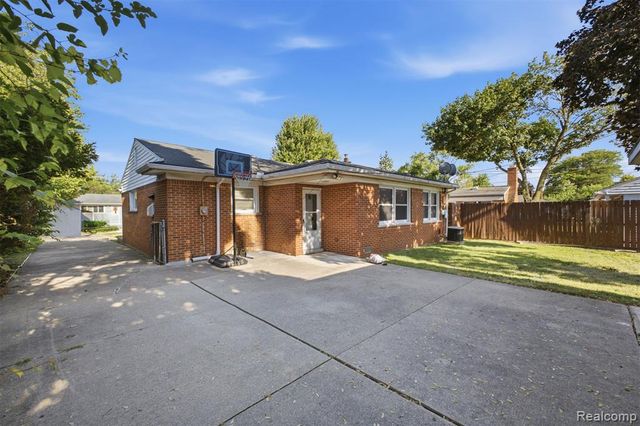 8439 Centralia Street, Dearborn Heights, MI 48127