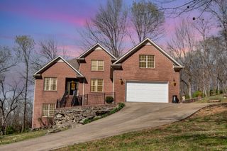 1604 Becca Ln, Columbia, TN 38401