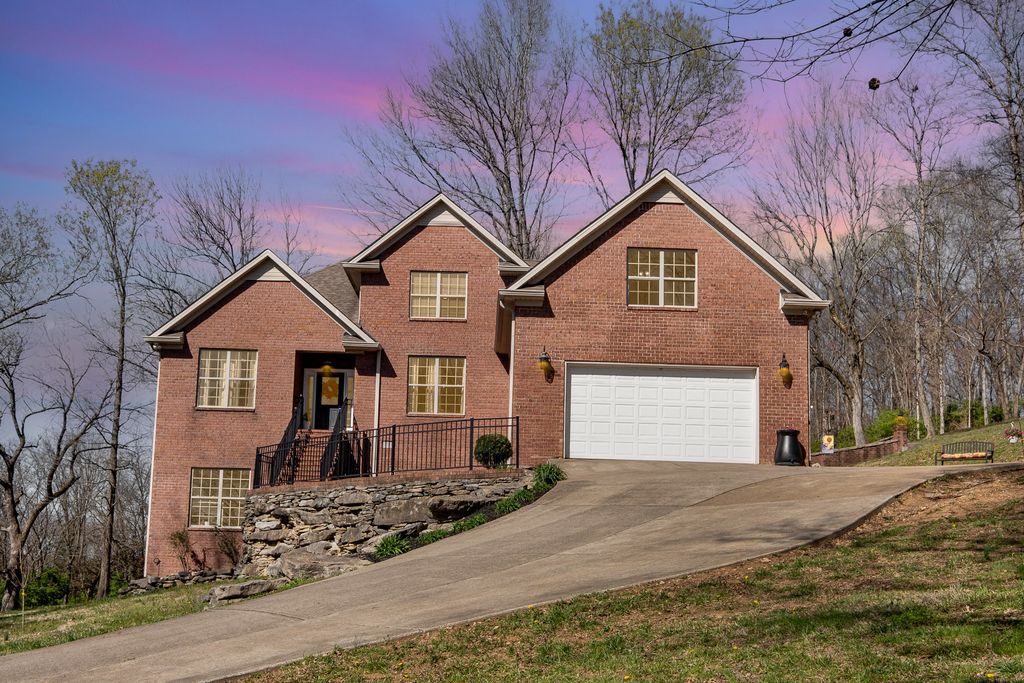 1604 Becca Ln, Columbia, TN 38401