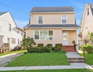 8450 159th Street, Jamaica, NY 11432