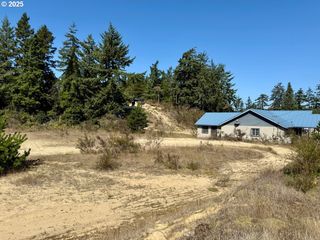 68760 Hauser Rd, North Bend, OR 97459