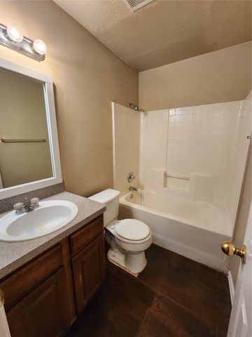 939 Baker Street, Fort Worth, TX 76104