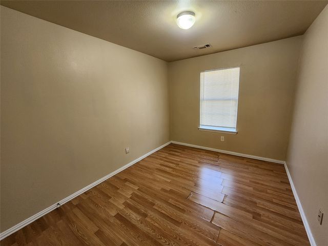 939 Baker Street, Fort Worth, TX 76104