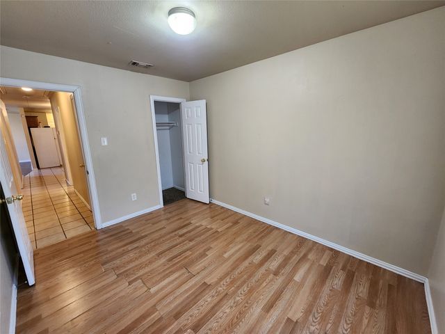 939 Baker Street, Fort Worth, TX 76104