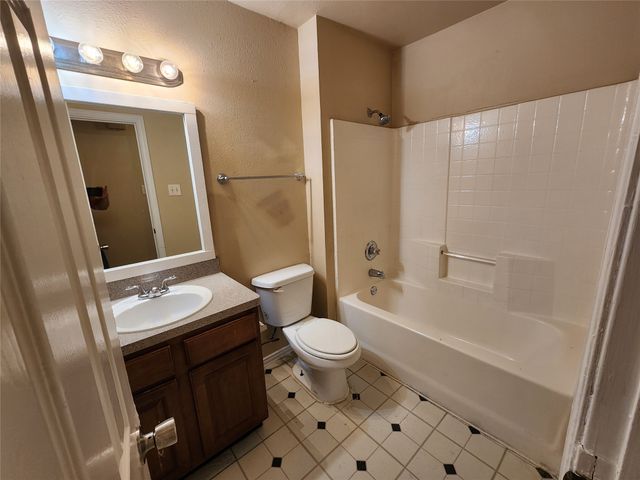 939 Baker Street, Fort Worth, TX 76104