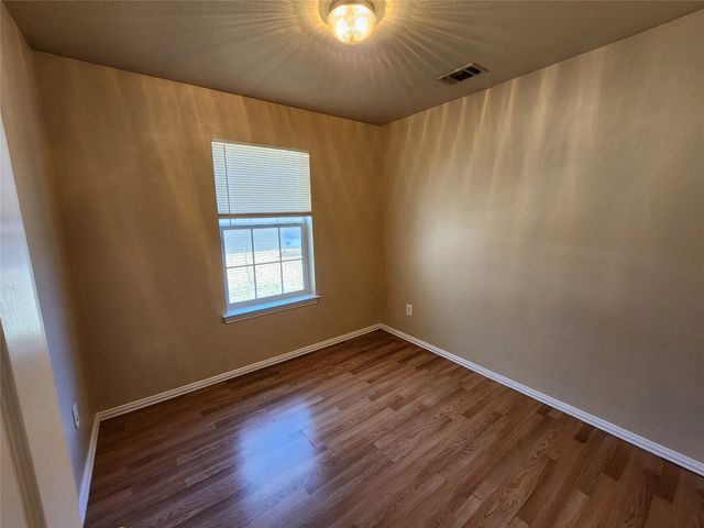 939 Baker Street, Fort Worth, TX 76104