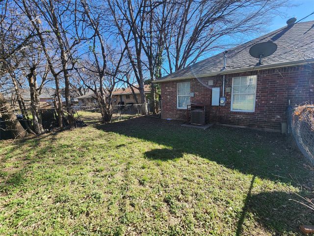 939 Baker Street, Fort Worth, TX 76104