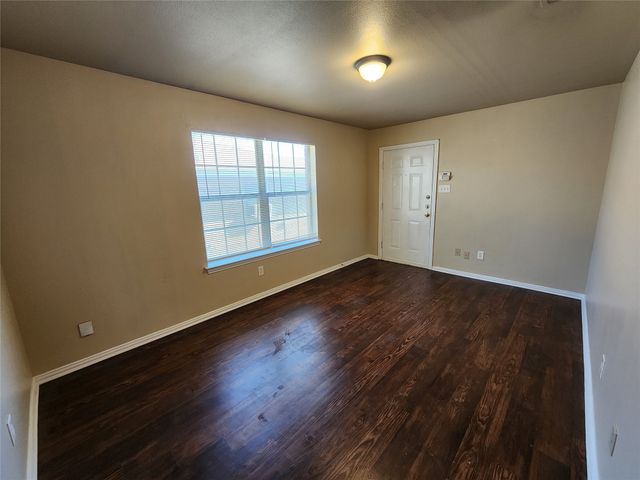 939 Baker Street, Fort Worth, TX 76104