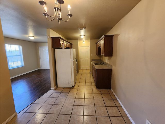 939 Baker Street, Fort Worth, TX 76104