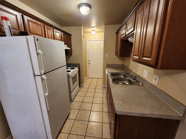 939 Baker Street, Fort Worth, TX 76104