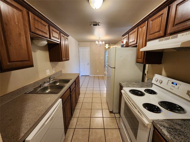 939 Baker Street, Fort Worth, TX 76104