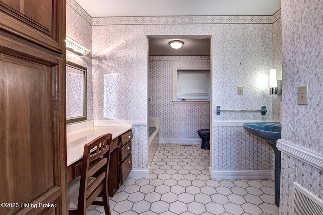 1007 Johnson Rd, Louisville, KY 40245