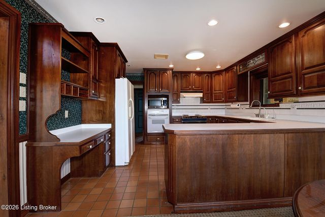 1007 Johnson Rd, Louisville, KY 40245