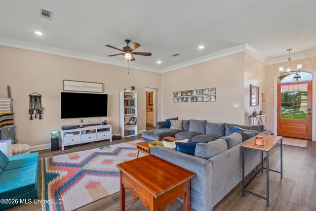 8 Canyon Oak, Hattiesburg, MS 39402