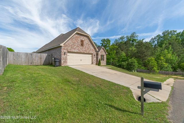 8 Canyon Oak, Hattiesburg, MS 39402