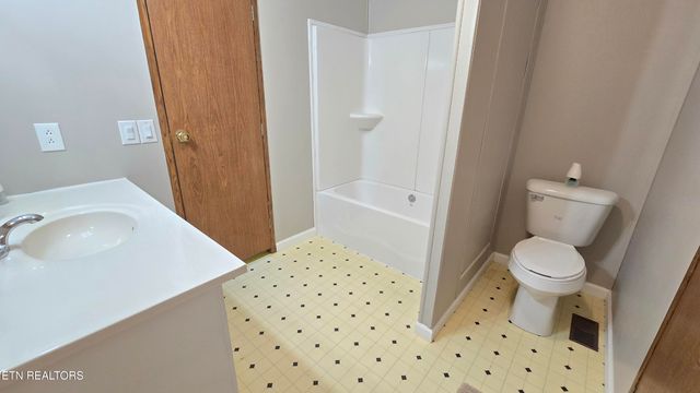 1678 Raven Hill Rd, Tazewell, TN 37879