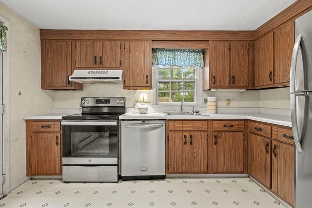 54 Lantern Lane, Plymouth, MA 02360