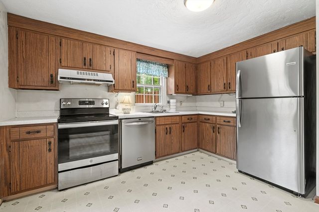 54 Lantern Lane, Plymouth, MA 02360
