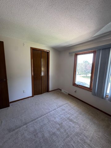 1516 Maywood Drive, South Saint Paul, MN 55075