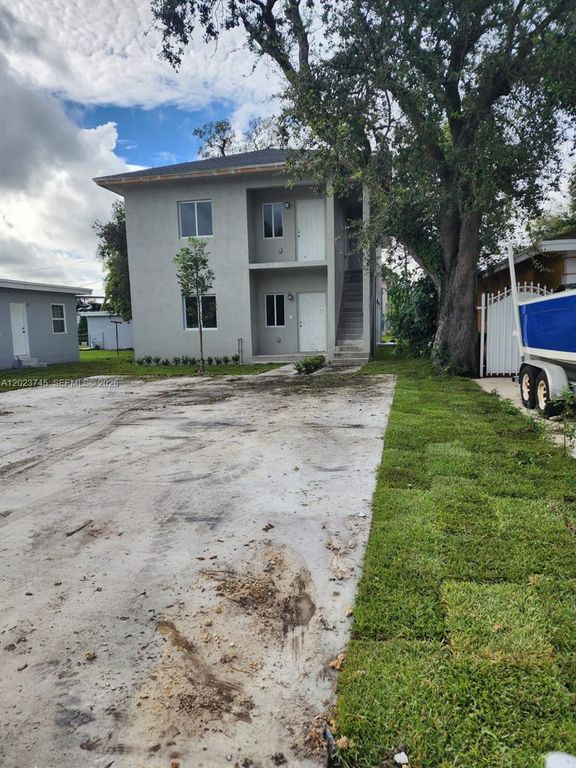 2750 NW 58th St 2752, Miami, FL 33142