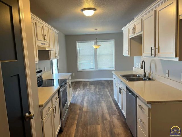 2902 N Kansas AVE, Topeka, KS 66617