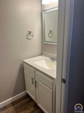 2902 N Kansas AVE, Topeka, KS 66617