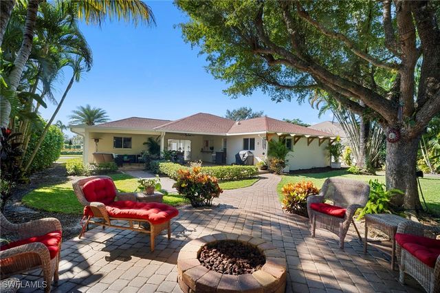 10249 Boca CIR, Naples, FL 34109