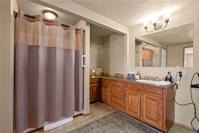 1991 Colcord Avenue, Colcord, OK 74338