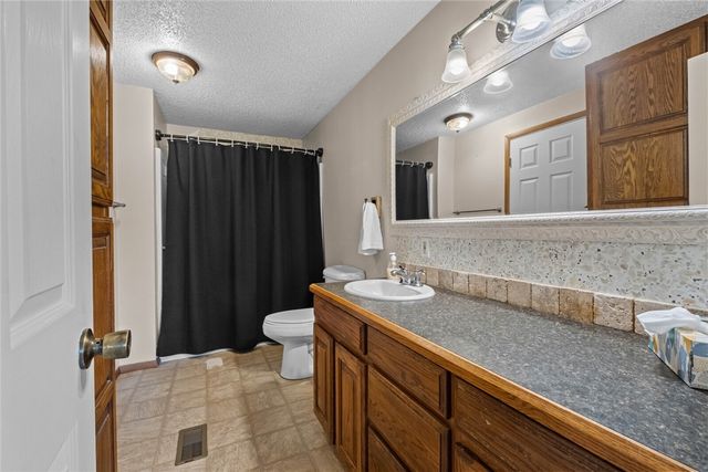 1991 Colcord Avenue, Colcord, OK 74338