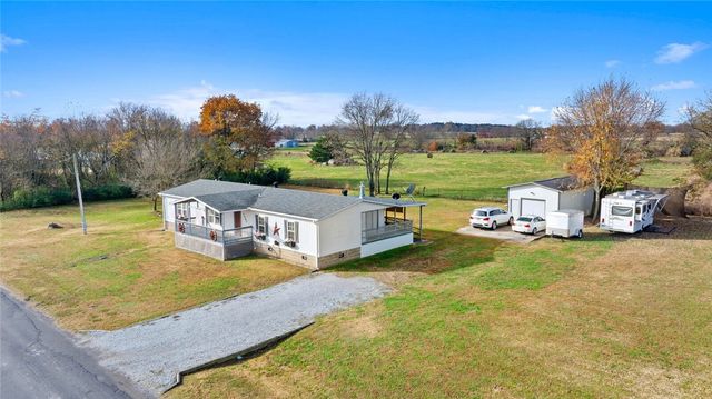 1991 Colcord Avenue, Colcord, OK 74338