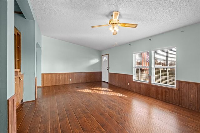 1991 Colcord Avenue, Colcord, OK 74338