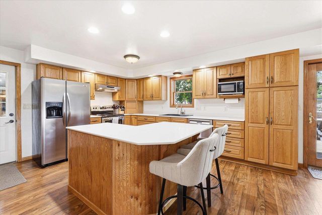 129 N PARKVIEW AVENUE, Marion, WI 54950