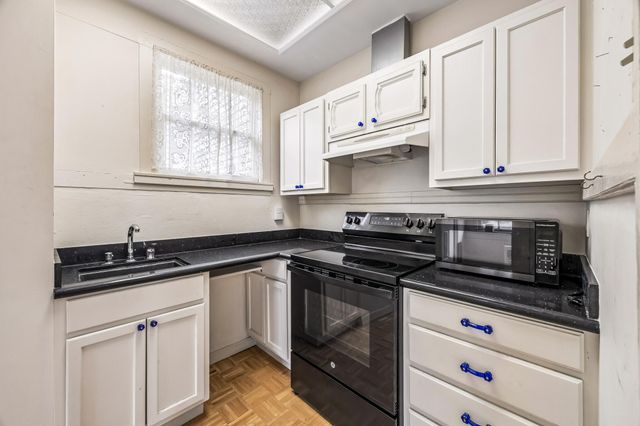 1818 Broadway Street, Galveston, TX 77550