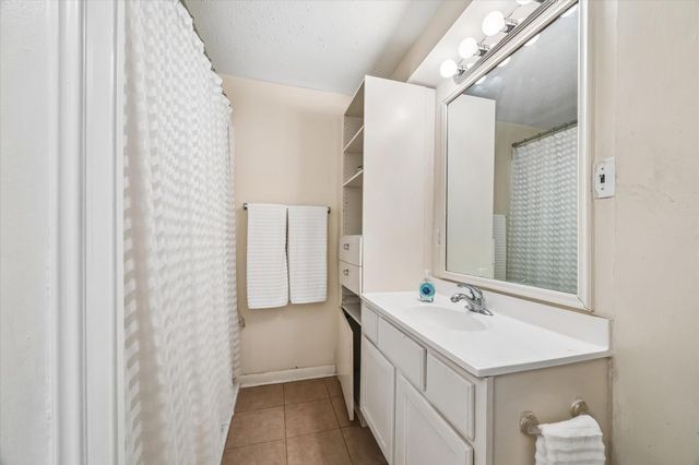 1818 Broadway Street, Galveston, TX 77550