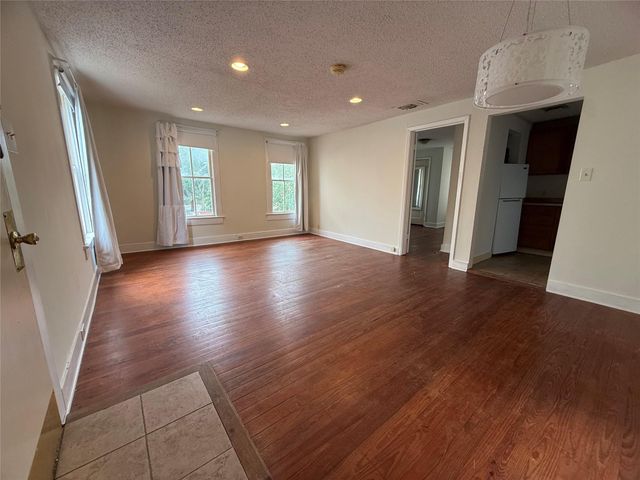 1818 Broadway Street, Galveston, TX 77550