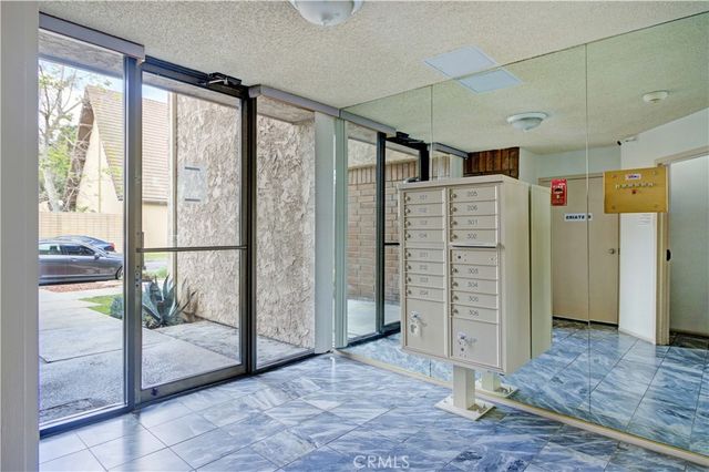 4110 Elm Avenue 203, Long Beach, CA 90807