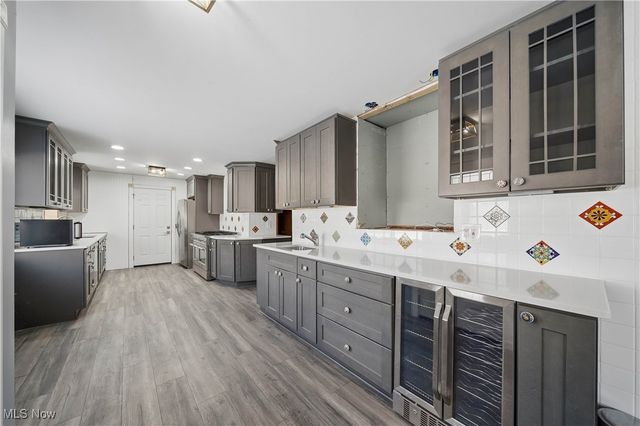 502 E Woodsdale Avenue, Akron, OH 44301