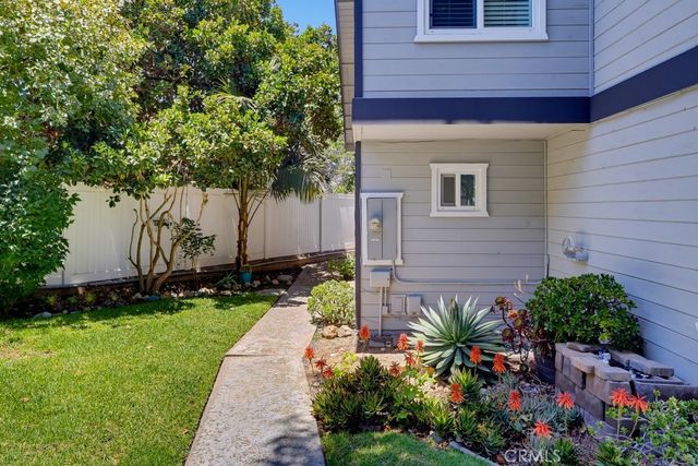 1118 Sandi Lane, Costa Mesa, CA 92627