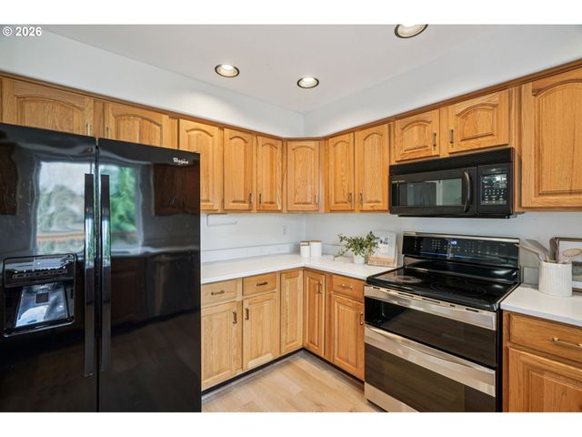 5052 Nw MILLSTONE Way, Portland, OR 97229