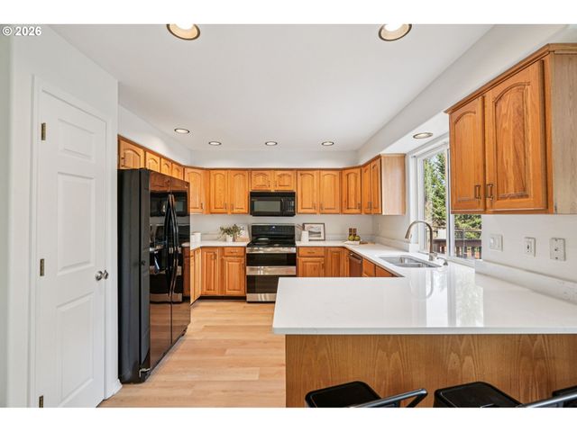 5052 Nw MILLSTONE Way, Portland, OR 97229