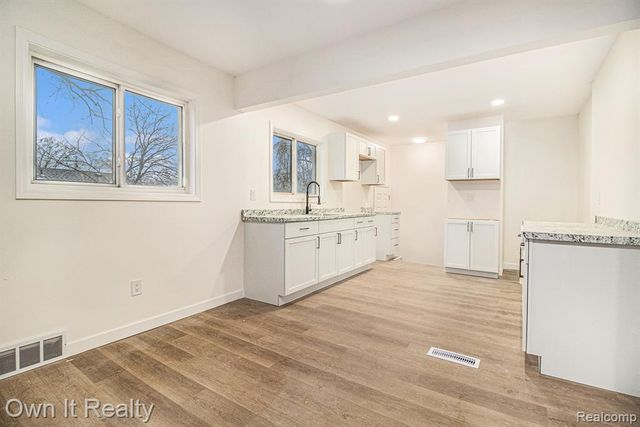 29959 Glenwood Street, Inkster, MI 48141