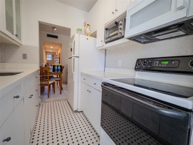 2430 NE 135th Street 2430, North Miami, FL 33181